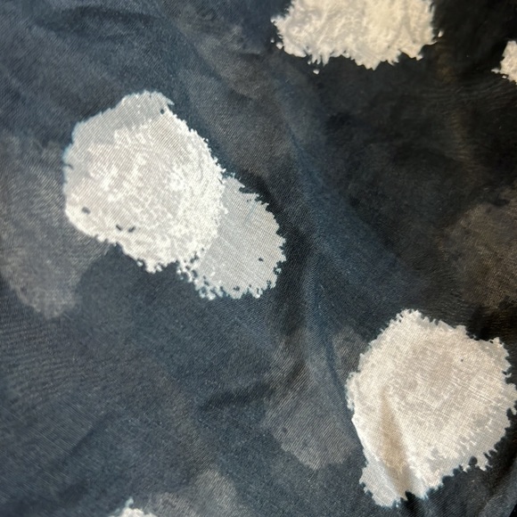 Black gray tasseled square lightweight scarf - Picture 3 of 5